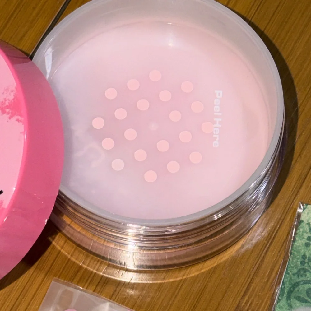 Wet n Wild PhotoFocus Loose Setting Powder in Soft Pink with Brush and Puff